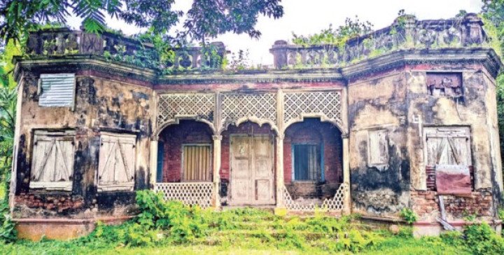 মৌলভীবাজারের ৩৫০ বছরের ‘কামিনী ভবন’ এখন ধ্বংসস্তূপ