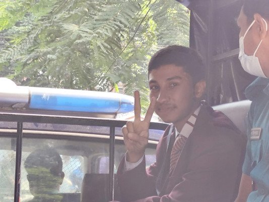 ধানমণ্ডি ৩২-এর ইট সংগ্রহ করতে এসে আটক স্কুলছাত্র নির্জন