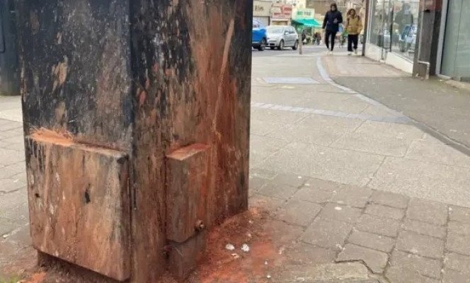 লন্ডনে পানের পিক আতঙ্ক! রাস্তাঘাট পরিষ্কারেই বছরে উড়ছে ৩০ হাজার পাউন্ড