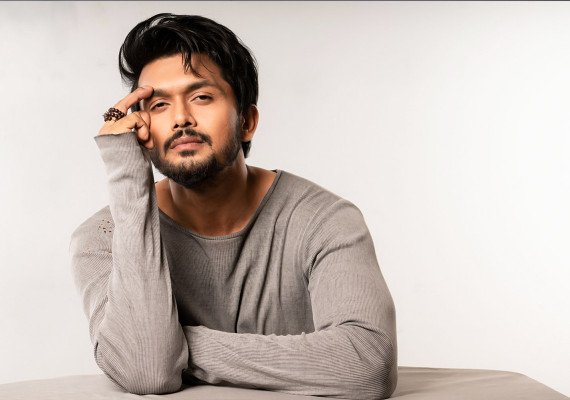 আগুনে দগ্ধ হলেন আরিফিন শুভ