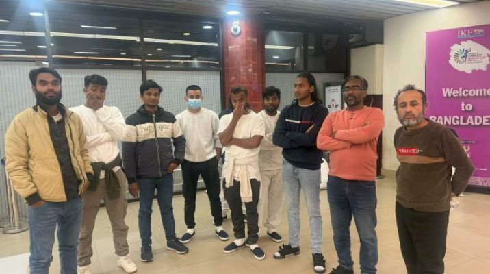 হাতে হ্যান্ডকাফ আর শরীরে শিকল বেধে ৩১ বাংলাদেশীকে ফেরত পাঠাল যুক্তরাষ্ট্র