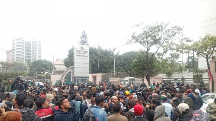 খালেদা জিয়ার মৃত্যুর খবরে এভারকেয়ারে শোকাবহ নেতাকর্মীদের ভিড়