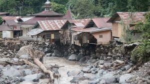 ইন্দোনেশিয়ায় বন্যা-ভূমিধসে ১৭৪ জনের মৃত্যু, নিখোঁজ শতাধিক