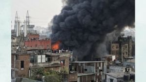 পুরান ঢাকায় কারখানায় আগুন