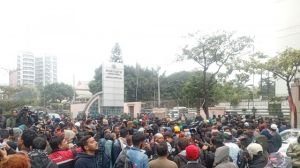 খালেদা জিয়ার মৃত্যুর খবরে এভারকেয়ারে শোকাবহ নেতাকর্মীদের ভিড়