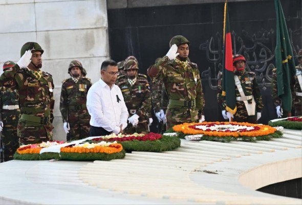 স্বামীর কবরের পাশে চিরনিদ্রায় শায়িত খালেদা জিয়া