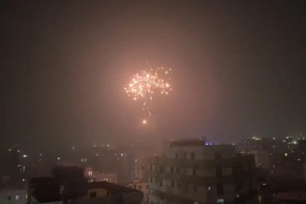 শোক উপেক্ষা করে ঢাকায় বিকট শব্দে পটকা-আতশবাজি