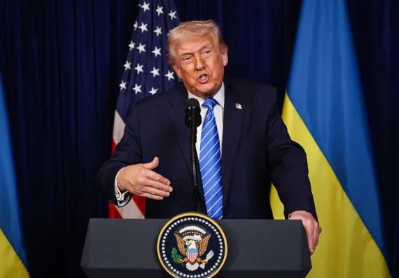 ভেনেজুয়েলায় ব্যাপক মার্কিন হামলা, প্রেসিডেন্ট দম্পতি আটক: দেশ চালাবে যুক্তরাষ্ট্র