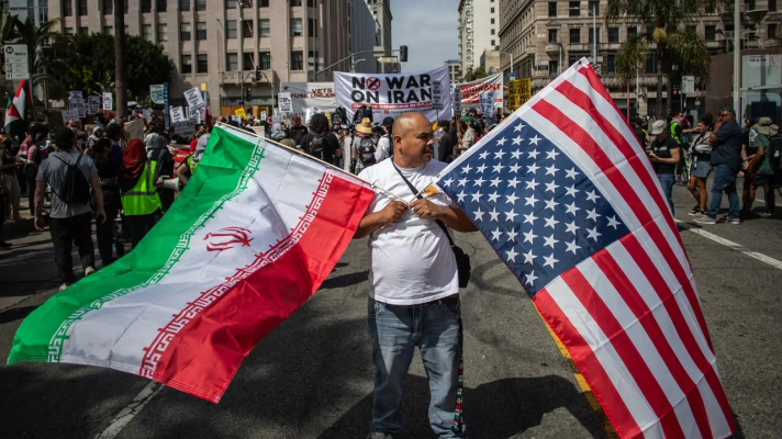 ৮০০ বিক্ষোভকারীর ফাঁসির দণ্ড কার্যকর স্থগিত করল ইরান