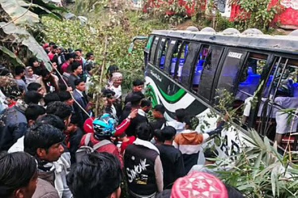 বাস ও অটোরিকশার সংঘর্ষে নিহত ৬