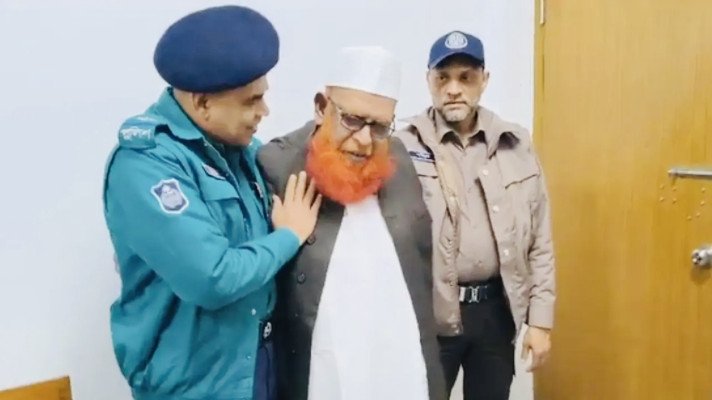 যুদ্ধাপরাধে ফাঁসির দণ্ডপ্রাপ্ত পলাতক বাচ্চুর আত্মসমর্পণ