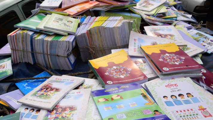 জানুয়ারির শেষ সপ্তাহে এসেও নতুন বই পায়নি ৩০ লাখের বেশি শিক্ষার্থী !