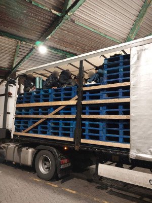 লন্ডন থেকে ফ্রান্সে  পাচারের সময় ২৩ বাংলাদেশি উদ্ধার