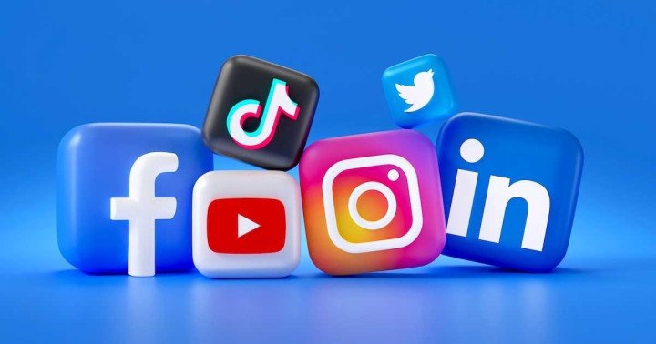 যুক্তরাজ্যে শিশু-তরুণদের সামাজিক যোগাযোগমাধ্যম ব্যবহার নিষিদ্ধের ভাবনা