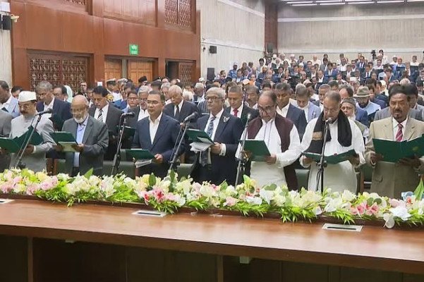শপথ নিলেন বিএনপির এমপিরা
