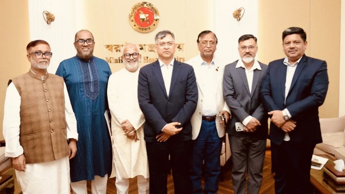 স্বরাষ্ট্রমন্ত্রীর সঙ্গে ছয় সিটি প্রশাসকের সাক্ষাৎ