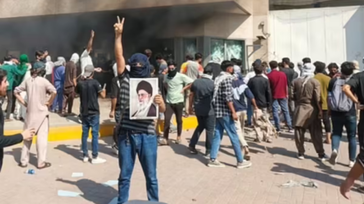 পাকিস্তানে মার্কিন কনস্যুলেটে হামলা, নিহত ৯