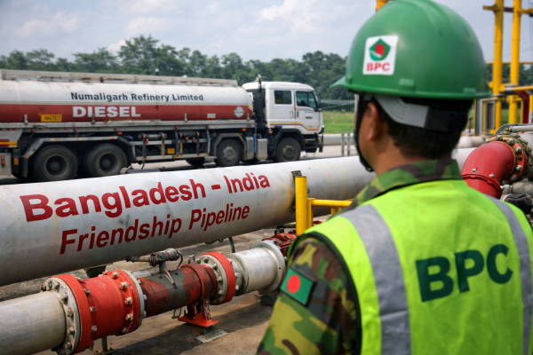 ভারত থেকে পাইপলাইনে আসছে ৫ হাজার টন ডিজেল