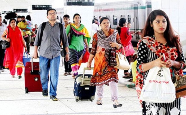 ঈদ উপলক্ষে শুরু টানা ৭ দিনের ছুটি, ঘরমুখো মানুষের ঢল