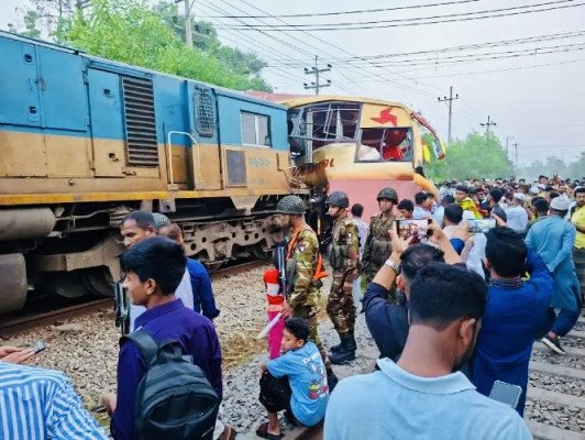 কুমিল্লায় ভয়াবহ ট্রেন দুর্ঘটনায় নিহত ১২