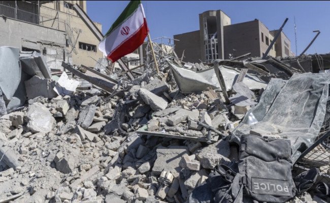 ইরানে যুক্তরাষ্ট্র-ইসরায়েলের তীব্র হামলা