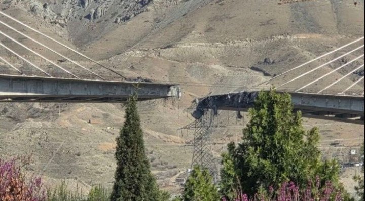 মার্কিন হামলায় ইরানের গুরুত্বপূর্ণ সেতু ধ্বংস