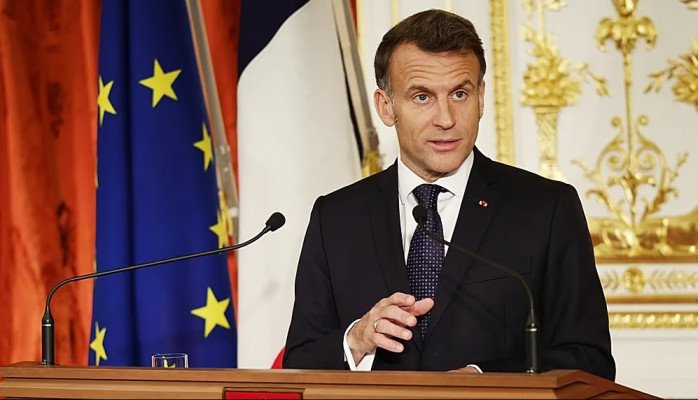 ট্রাম্পকে কটাক্ষ ম্যাক্রোঁর: “প্রতিদিন কথা বদলালে নেতৃত্ব চলে না”