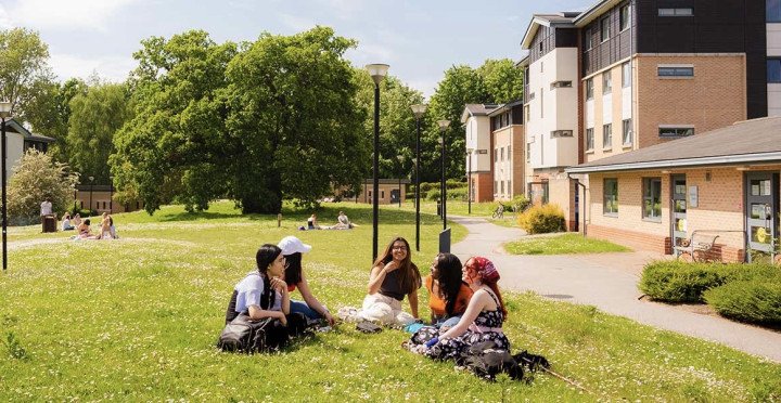 শিক্ষাঋণে স্বস্তি: ইংল্যান্ডে সুদের হার সর্বোচ্চ ৬ শতাংশ নির্ধারণ