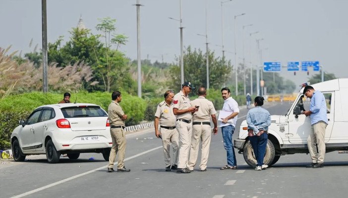 ভারতে ত্রিমুখী সড়ক দুর্ঘটনায় নিহত ১৩, আহত অন্তত ৩০