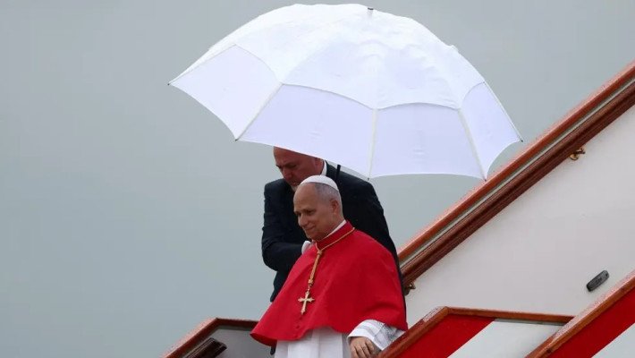 ট্রাম্পের সমালোচনায় পিছু হটছেন না পোপ, বললেন—‘ভয় পাই না’