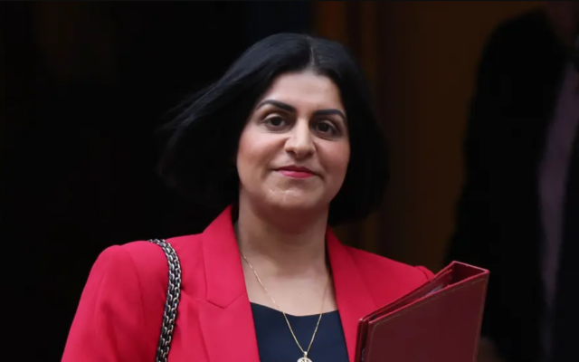 ‘প্রতারক আইনজীবীদের’ বিরুদ্ধে কঠোর ব্যবস্থা নেওয়ার হুঁশিয়ারি স্বরাষ্ট্রমন্ত্রীর