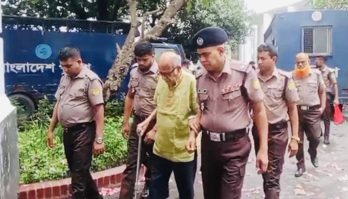 জোর করে ট্রাইব্যুনালে আনা হলো সাবেক মন্ত্রী কামরুলকে