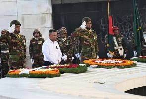 স্বামীর কবরের পাশে চিরনিদ্রায় শায়িত খালেদা জিয়া