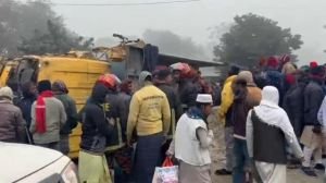 রাজশাহীতে বাজারে ট্রাক উল্টে নিহত ৪