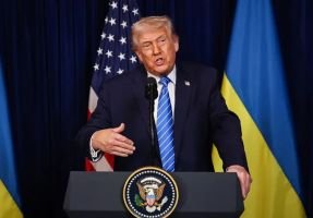 ভেনেজুয়েলায় ব্যাপক মার্কিন হামলা, প্রেসিডেন্ট দম্পতি আটক: দেশ চালাবে যুক্তরাষ্ট্র