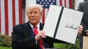 ভারতসহ তিন দেশের ওপর ৫০০ শতাংশ শুল্ক আরোপের প্রস্তাবে সম্মতি ট্রাম্পের