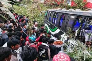 বাস ও অটোরিকশার সংঘর্ষে নিহত ৬