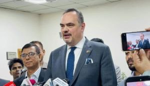 নির্বাচনে যুক্তরাষ্ট্র কোন বিশেষ দলের পক্ষ নেবে না: মার্কিন রাষ্ট্রদূত