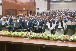 শপথ নিলেন বিএনপির এমপিরা