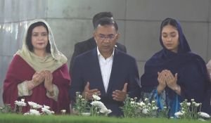 শপথের পর সপরিবারে মা–বাবার কবর জিয়ারত করলেন প্রধানমন্ত্রী