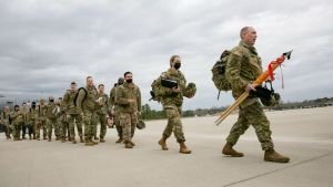 কাতার ও বাহরাইন থেকে সেনা সরাচ্ছে যুক্তরাষ্ট্র