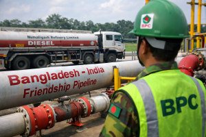 ভারত থেকে পাইপলাইনে আসছে ৫ হাজার টন ডিজেল