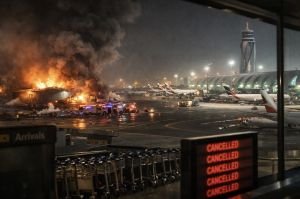 ইরানের ড্রোন হামলায় দুবাই বিমানবন্দরে আগুন, সব ফ্লাইট বন্ধ