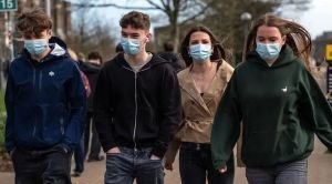 যুক্তরাজ্যে কেন এত দ্রুত ছড়ালো মেনিনজাইটিসের ভয়াবহ প্রাদুর্ভাব?