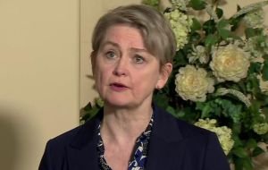 ডিয়েগো গার্সিয়া ঘাঁটি লক্ষ্য করে ইরানের ক্ষেপণাস্ত্র হামলার তীব্র নিন্দা জানালো যুক্তরাজ্য