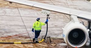 জেট ফুয়েলের দাম এক লাফে প্রায় ৮০% বৃদ্ধি করছে সরকার