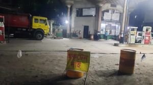 রাজধানীর বেশিরভাগ পাম্পে ঝুলছে ‘অকটেন নেই’ সাইনবোর্ড