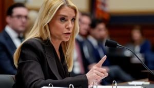 মার্কিন অ্যাটর্নি জেনারেলকে বরখাস্ত করলেন ট্রাম্প