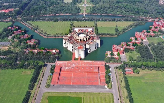 জাতীয় সংসদ ভবনে ফাটল