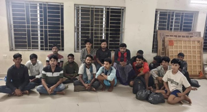 মালয়েশিয়ায় পাঠানোর নামে সাগরপথে পাচারের চেষ্টা, ১৭ বাংলাদেশী উদ্ধার